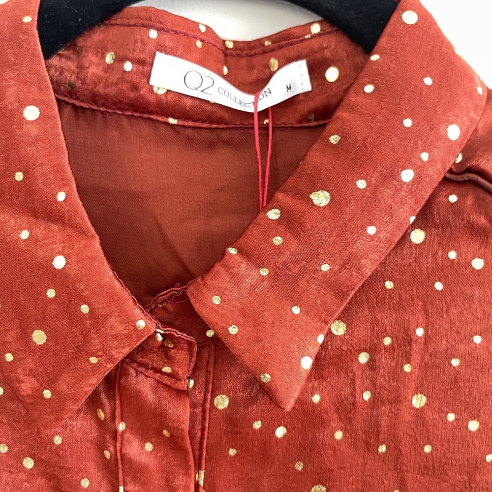 Q2 Womens Blouse Size Medium Orange Gold Polkadot Silky Top - Picture 3 of 11